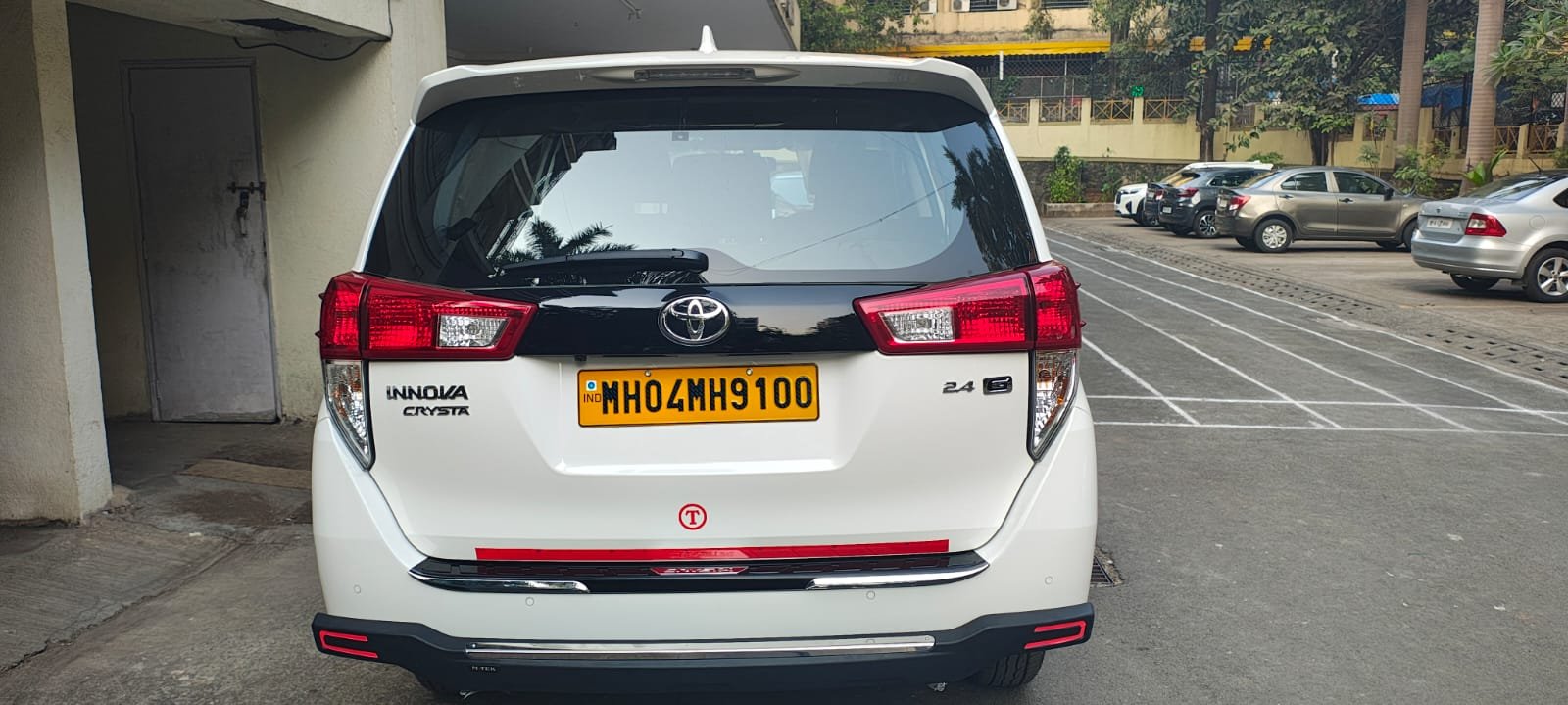 Innova Crysta Back